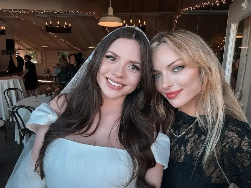 Morgan Eastwood wedding with sister